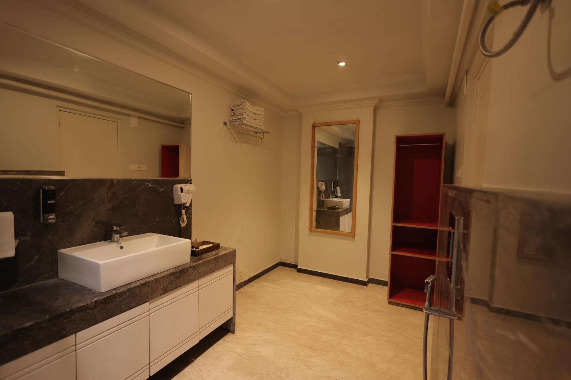 Phoenix - Unmatched Comfort Udaipur Bagian luar foto