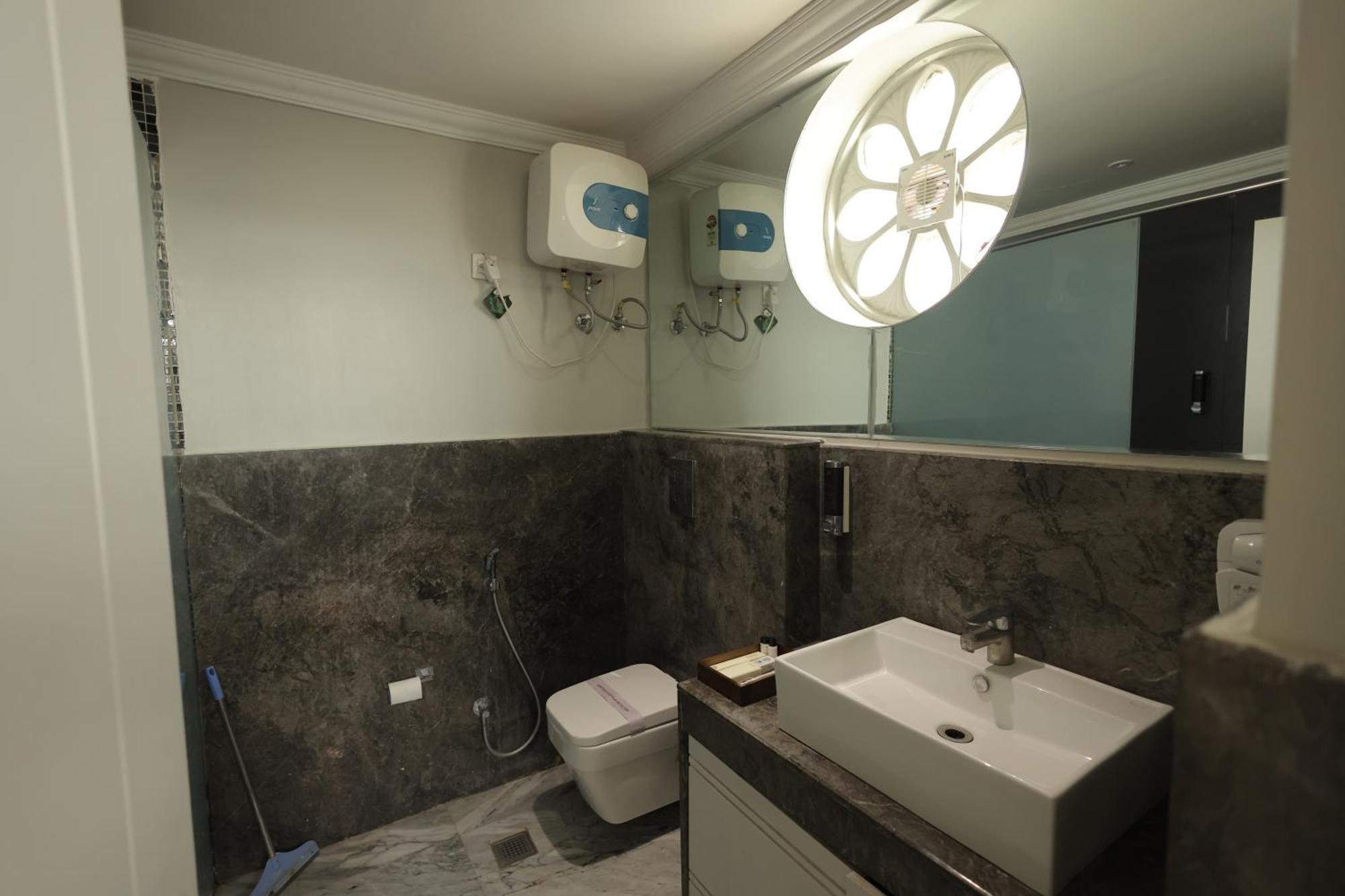 Phoenix - Unmatched Comfort Udaipur Bagian luar foto