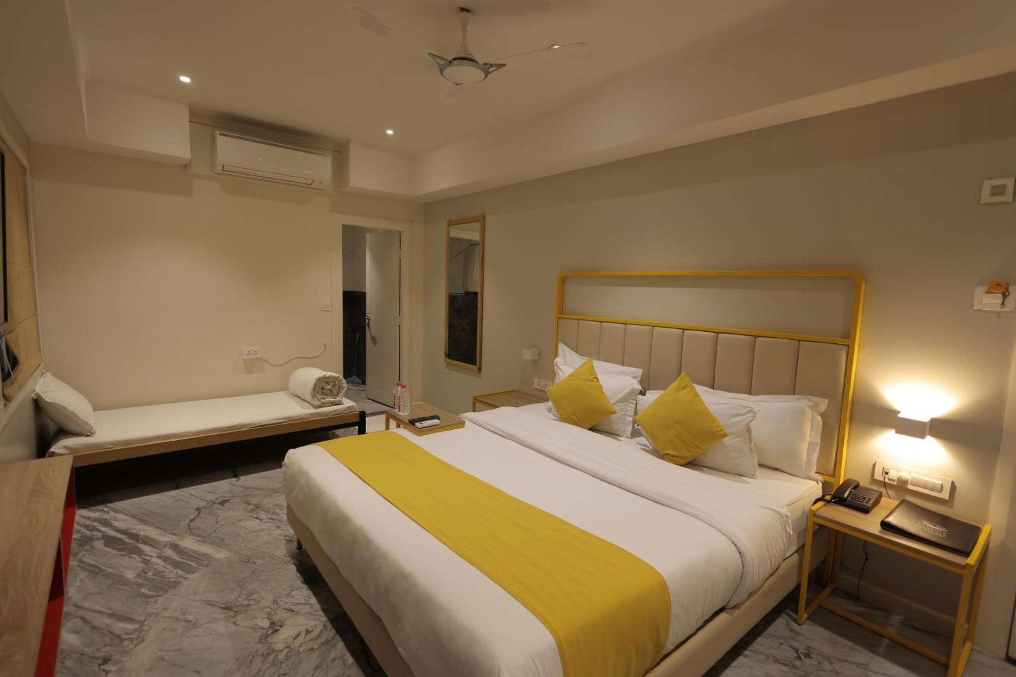 Phoenix - Unmatched Comfort Udaipur Bagian luar foto