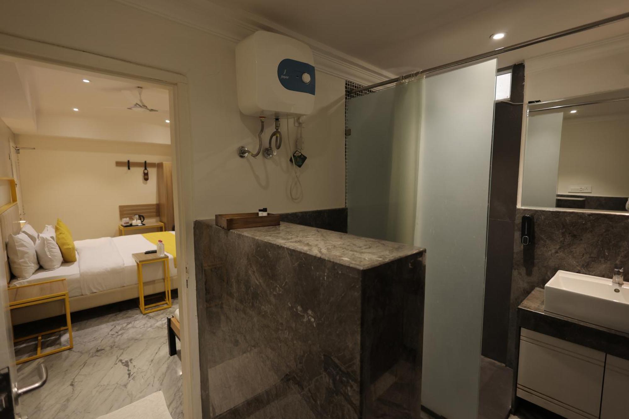 Phoenix - Unmatched Comfort Udaipur Bagian luar foto