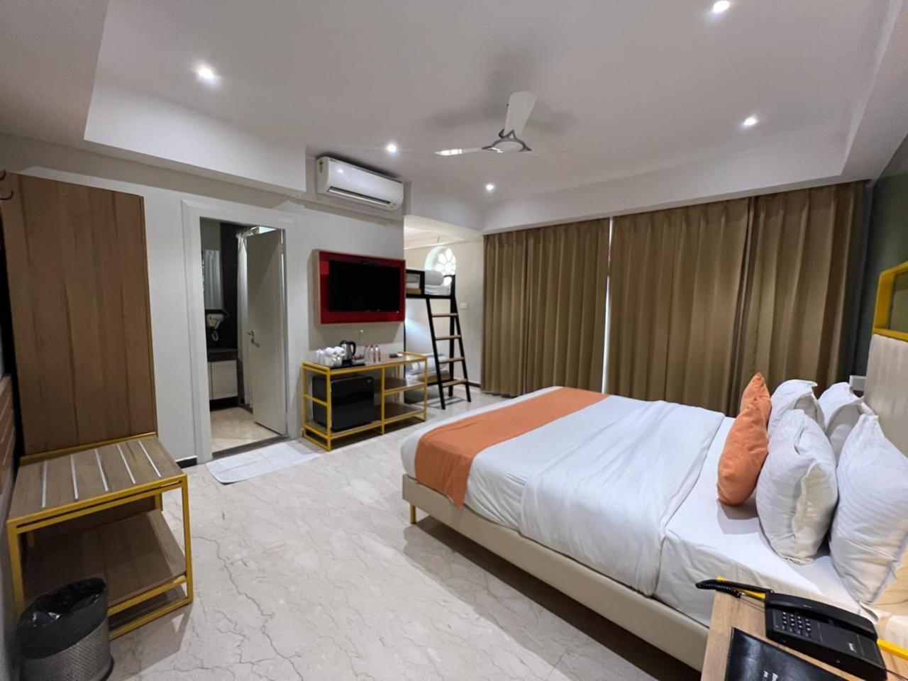 Phoenix - Unmatched Comfort Udaipur Bagian luar foto